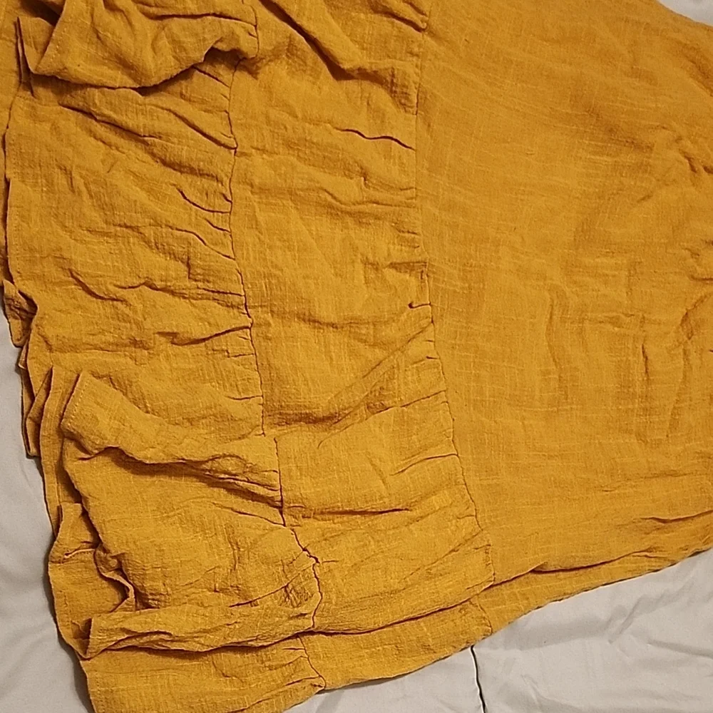 Elegant Mustard Skirt - Picture 2 of 3